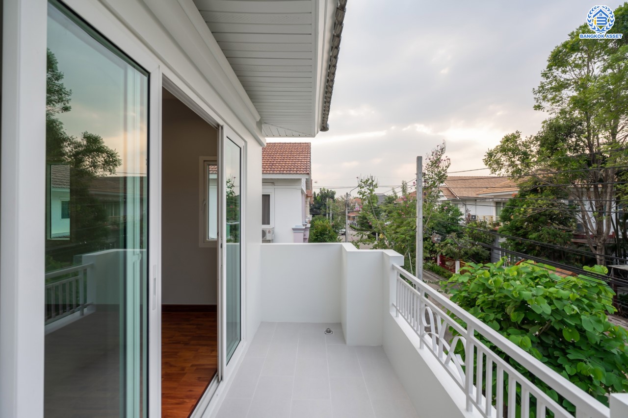 บ้านมือสองตกแต่งใหม่ ม.เพอร์เฟคเพลส1 ราชพฤกษ์ คุณภาพแบรนด์ Property Perfect เนื้อที่ 63.7 ตร.ว. บ้านเดี่ยวหลังใหญ่ ตอบโจทย์ทุกการอยู่อาศัย ฟังก์ชัน 3 ห้องนอน 3 ห้องน้ำ 2 ที่จอดรถ บนทำเลติดถนนราชพฤกษ์ ใกล้วงเวียนพระราม5 และรถไฟฟ้า "สถานีบางรักน้อยท่าอิฐ"